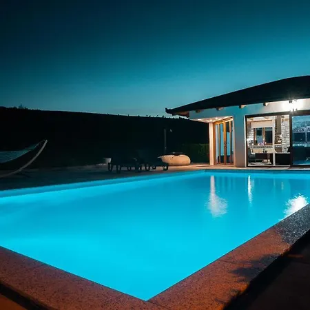 Villa De Luxe *
